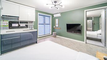 Samcheok Jangho Madang Minbak Pension