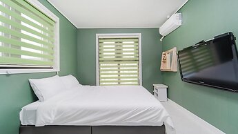 Samcheok Jangho Madang Minbak Pension