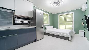 Samcheok Jangho Madang Minbak Pension