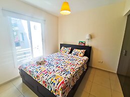 Promenade Breeze City Apartment