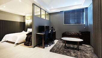Alma Business Hotel