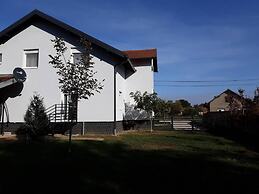 Villa Sorella Beautiful 3-bedroom Villa in Karanac