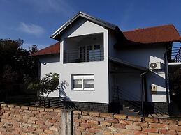 Villa Sorella Beautiful 3-bedroom Villa in Karanac