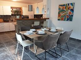 Villa Sorella Beautiful 3-bedroom Villa in Karanac
