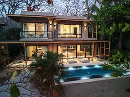 Luxury Beachfront Villa with private pool at Nantipa