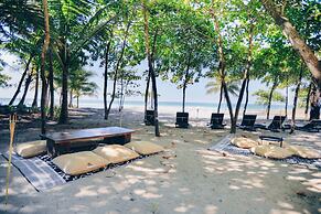 Luxury Beachfront Villa with private pool at Nantipa