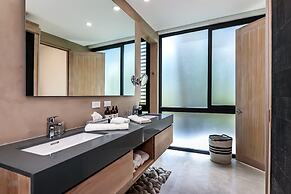 Luxury Beachfront Villa with private pool at Nantipa