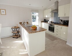 Hollicarrs - Bumblebee Lodge