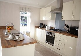 Hollicarrs - Bumblebee Lodge