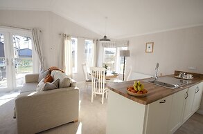 Hollicarrs - Bumblebee Lodge