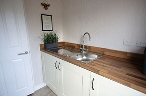 Hollicarrs - Bumblebee Lodge