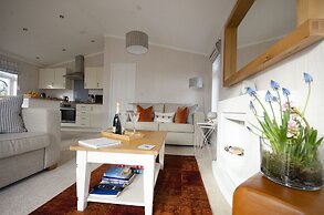 Hollicarrs - Bumblebee Lodge