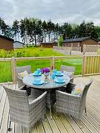 Hollicarrs - Bumblebee Lodge