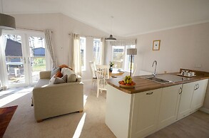 Hollicarrs - Bumblebee Lodge