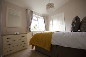 Hollicarrs - Bumblebee Lodge