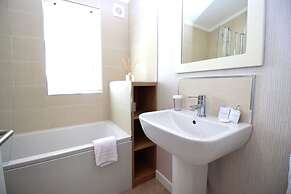 Hollicarrs - Bumblebee Lodge