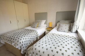 Hollicarrs - Bumblebee Lodge