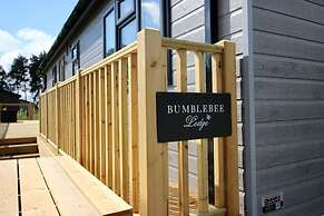 Hollicarrs - Bumblebee Lodge