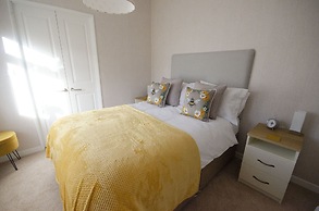 Hollicarrs - Bumblebee Lodge