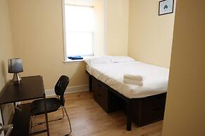 University Retreat With Plenty of Restaurants Nearby