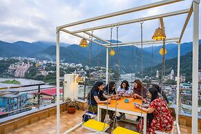 goSTOPS Rishikesh Lakshman Jhula - Hostel