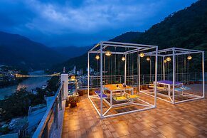 goSTOPS Rishikesh Lakshman Jhula - Hostel