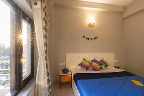 goSTOPS Rishikesh Lakshman Jhula - Hostel