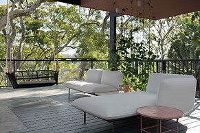 Crane Lodge