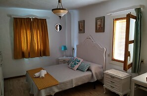 Rural House in Niguelas Next to Alpujarra