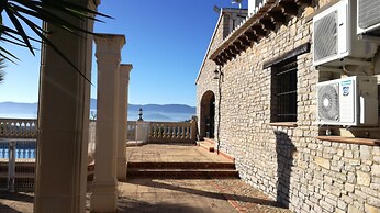 Spacious Villa With Large Private Pool and Incredible Views