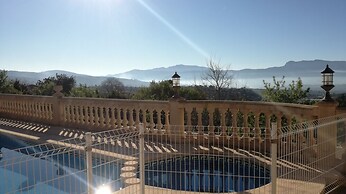 Spacious Villa With Large Private Pool and Incredible Views