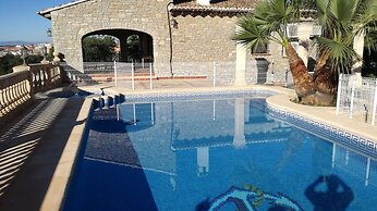Spacious Villa With Large Private Pool and Incredible Views