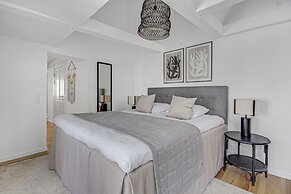 Sanders Regent - Smart 2-bdr Apt With Terrace