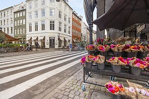 Sanders Regent - Smart 2-bdr Apt With Terrace