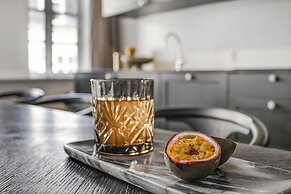 Sanders Regent - Smart 2-bdr Apt With Terrace