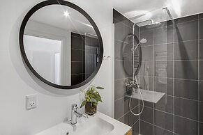 Sanders Regent - Smart 2-bdr Apt With Terrace