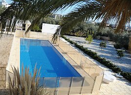 Luxury 6 Bedroom Villa With Privet Pool in Paphos