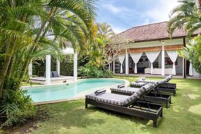 Villa Alice Dua by Villa Finder