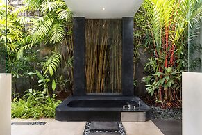 Villa Alice Dua by Villa Finder