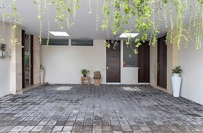 Villa Alice Dua by Villa Finder