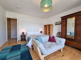 Cosy House in Eigionfa