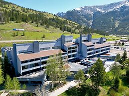 Pet Friendly, Beautifully Remodeled with Mountain Views - SB204 by Red