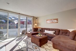Pet Friendly, Beautifully Remodeled with Mountain Views - SB204 by Red