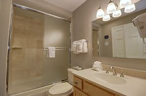 Pet Friendly, Beautifully Remodeled with Mountain Views - SB204 by Red