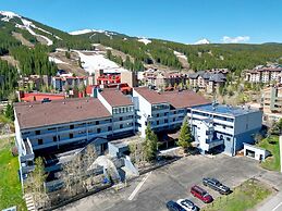 Pet Friendly, Beautifully Remodeled with Mountain Views - SB204 by Red