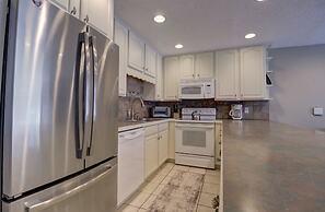 Pet Friendly, Beautifully Remodeled with Mountain Views - SB204 by Red