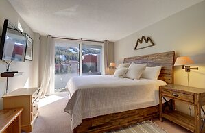 Pet Friendly, Beautifully Remodeled with Mountain Views - SB204 by Red