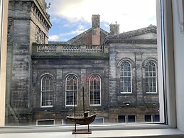 Rose Apartment 2-bed Town Centre Apartment in Ayr