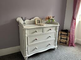 Rose Apartment 2-bed Town Centre Apartment in Ayr