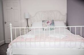 Rose Apartment 2-bed Town Centre Apartment in Ayr